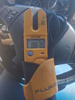 Fluke T5-1000 Electrical Tester Voltage/Continuity Meter + Fluke H5 Holster