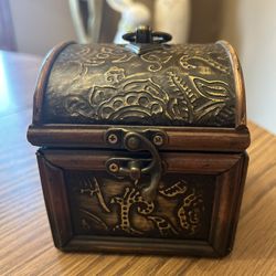 stash / trinket box - wood hinged box - metal hardware - measurements in photos
