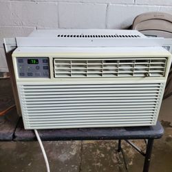 G/E 8100 BTU A/C UNIT STRONG COLD AIR COILS AND FILTER CLEANED QUIET EFFICIENT UNIT WORKS GREAT 