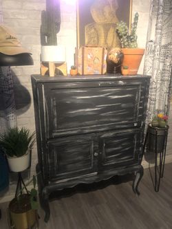 Beautiful Victorian antique dresser