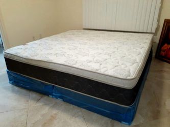 NEW KING-SIZE PILLOW TOP MATTRESS AND BOX SPRING