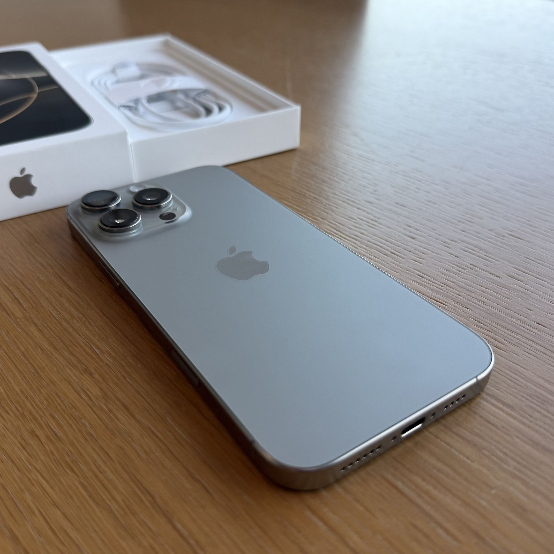 Apple iPhone 16 Pro Max