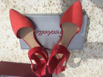 New in Box size 7 flats , peach color