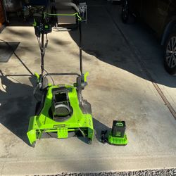 22 inch 60 volt Greenworks pro  snow blower