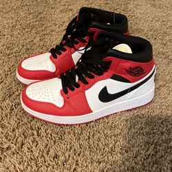 Air Jordan 1 Retro Mids Red And White