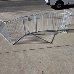 8 panel Playpen with gate