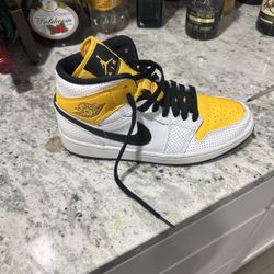AIR JORDAN ONE MID TAXI