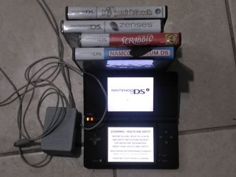 Nintendo DSi with Charger and 4 Games