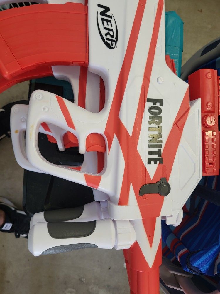 2 Fortnite Nerf Guns With 200 Bullets