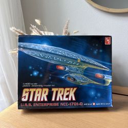 Star Trek Model 1:1400 Scale USS Enterprise-D (AMT #656)