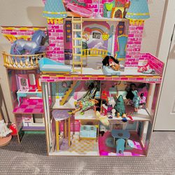 2 Barbie Houses