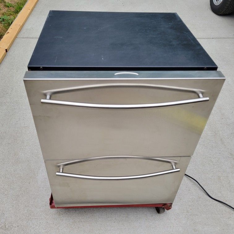 Uline under counter, refrigerator/ freezer. for Sale in Gig Harbor, WA