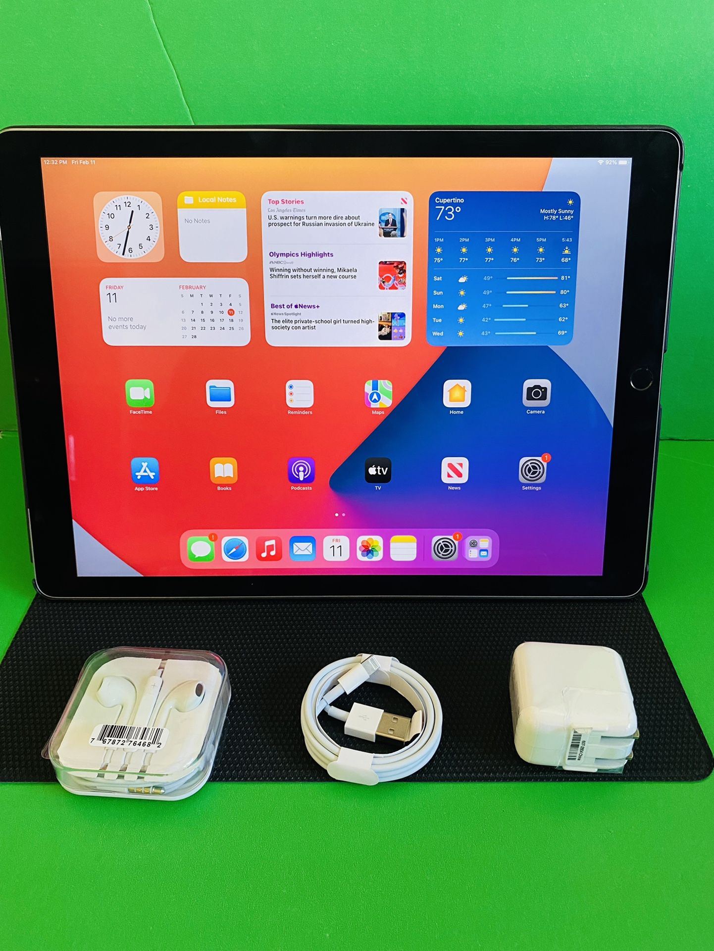 128GB Apple IPad Pro 12.9” (Retina /Touch ID / IOS 15) WiFi + cellular (T Mobile / AT&T/ Verizon / LTE) with Accesories (Apple pencil supported)