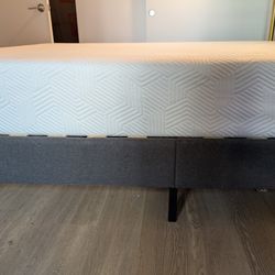 Zinus Bed frame for Sale - Queen Size