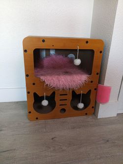 Cat condo/ scratcher ❤️ 89103