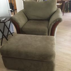 Comfy large Chair with Ottoman