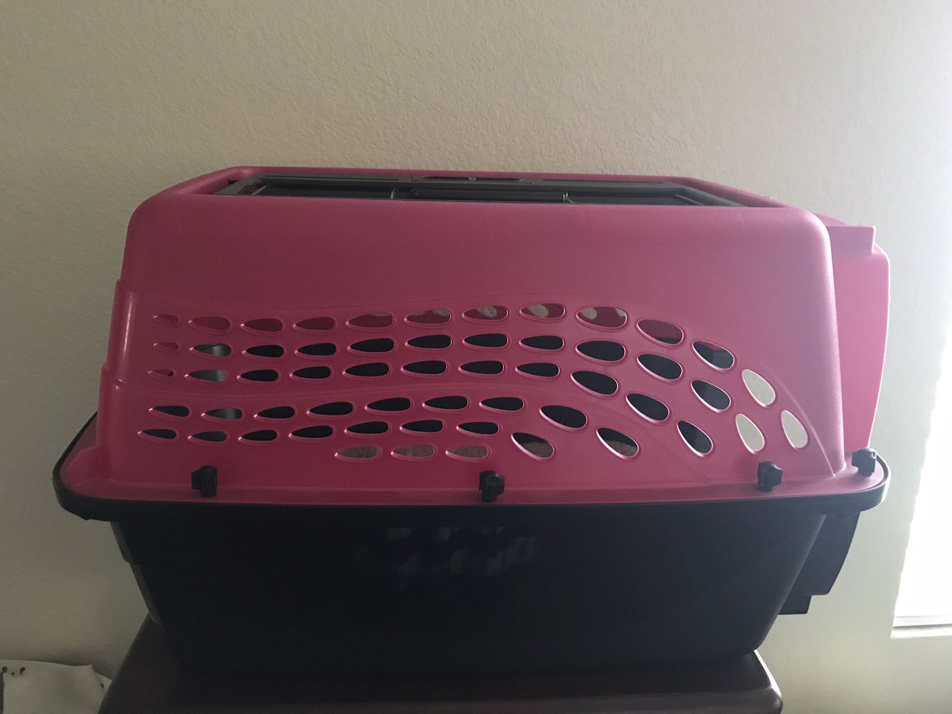 Pink dog crate kennel $20
