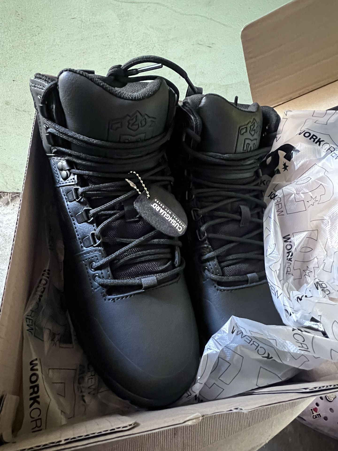 Men's work boots size 9 med DC