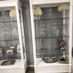 Display  White Cabinets 