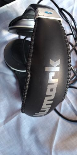 A,PROFESSIONAL HEADPHONES NUMARK BRAND