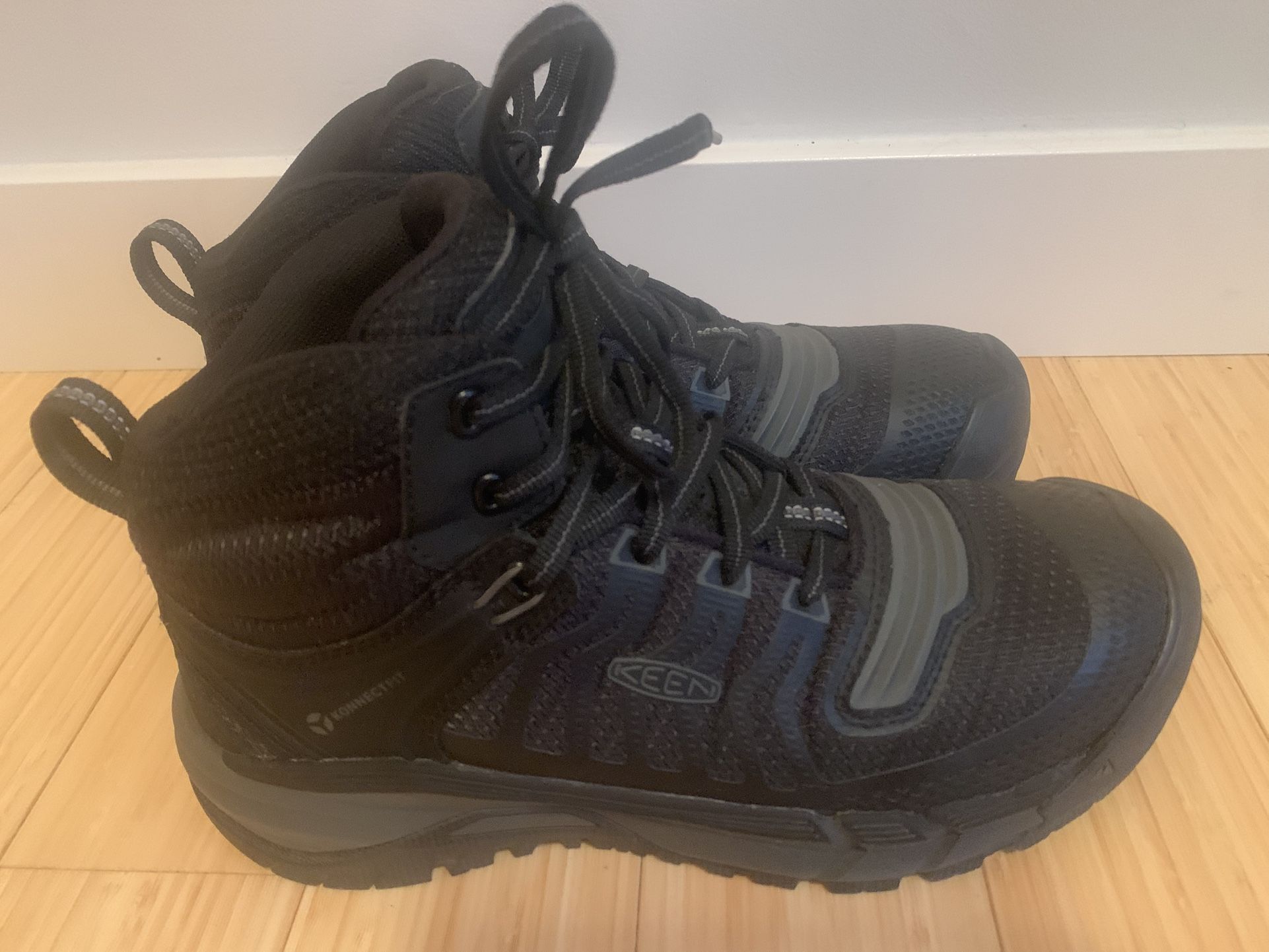 KEEN MEN'S WORK BOOTS - STEEL TOE. size 8
