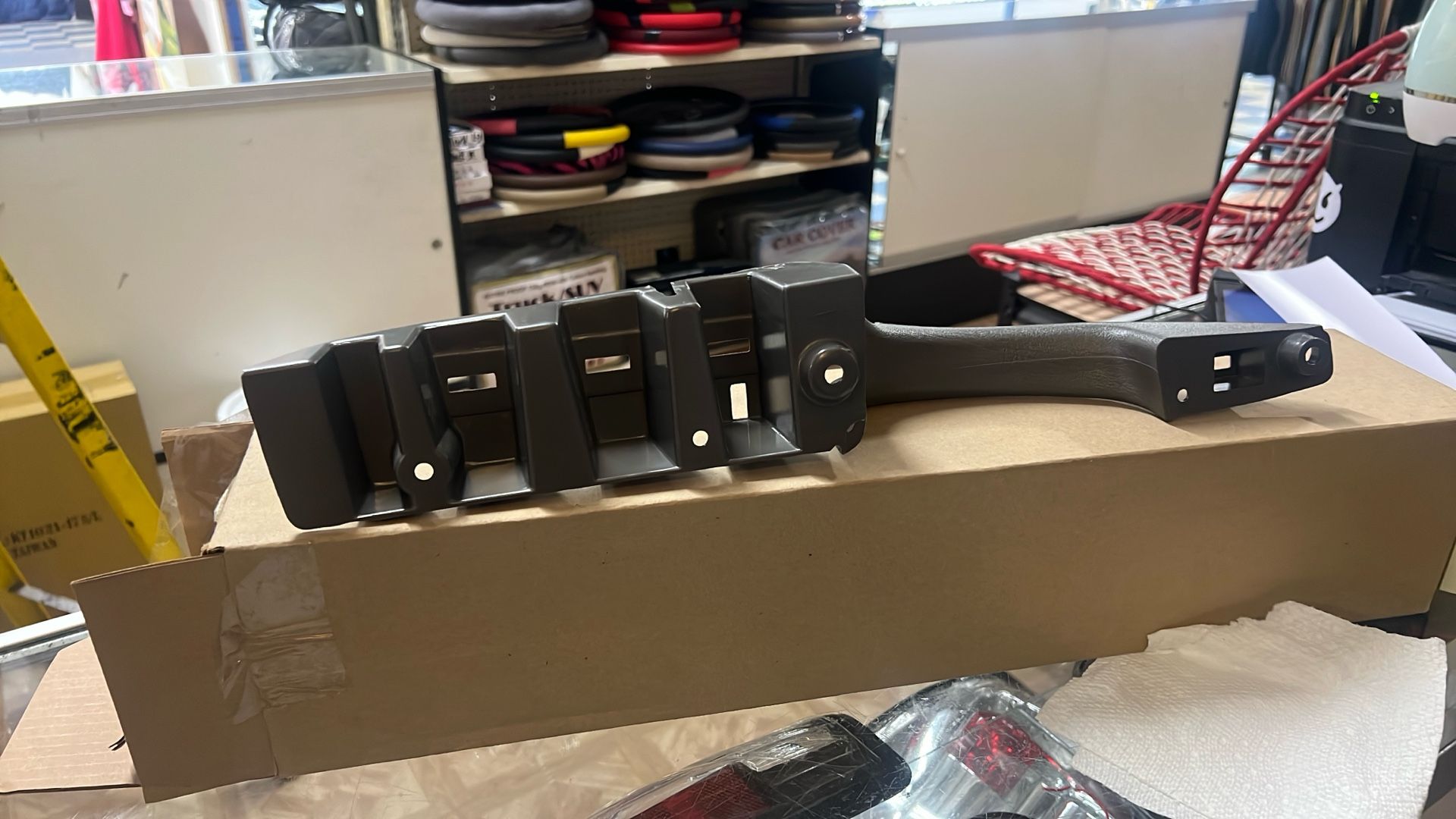 INNER PART PULL HANDLE MOLDING CHEVY EXPRESS/GMC SAVANNA