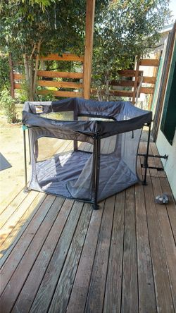 PLAY PEN