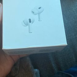 AirPods (brand New)