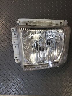 2015 ISUZU NPR HEAD LAMP