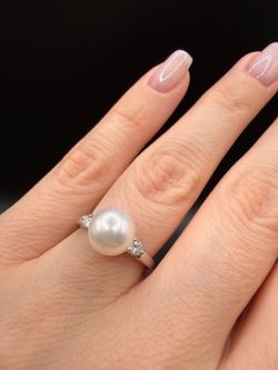 18K white gold beautiful Akoya pearl and natural diamonds ring 3.5g