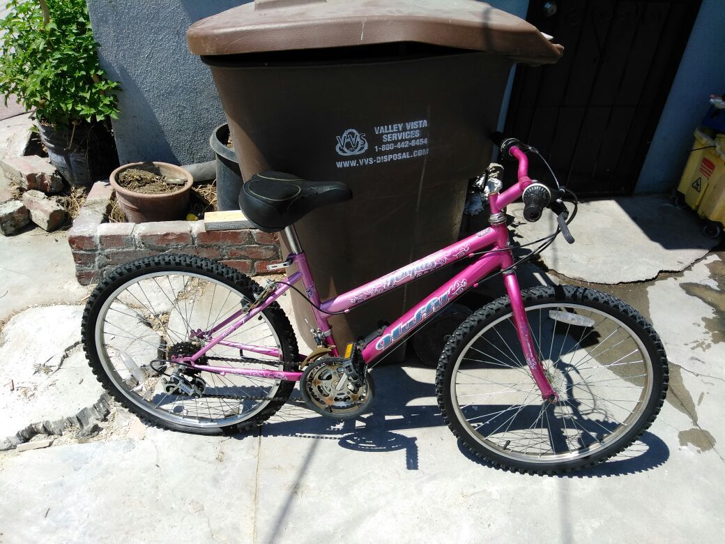 Girls huffy tempas 15 speed mountain series 26 inch bike