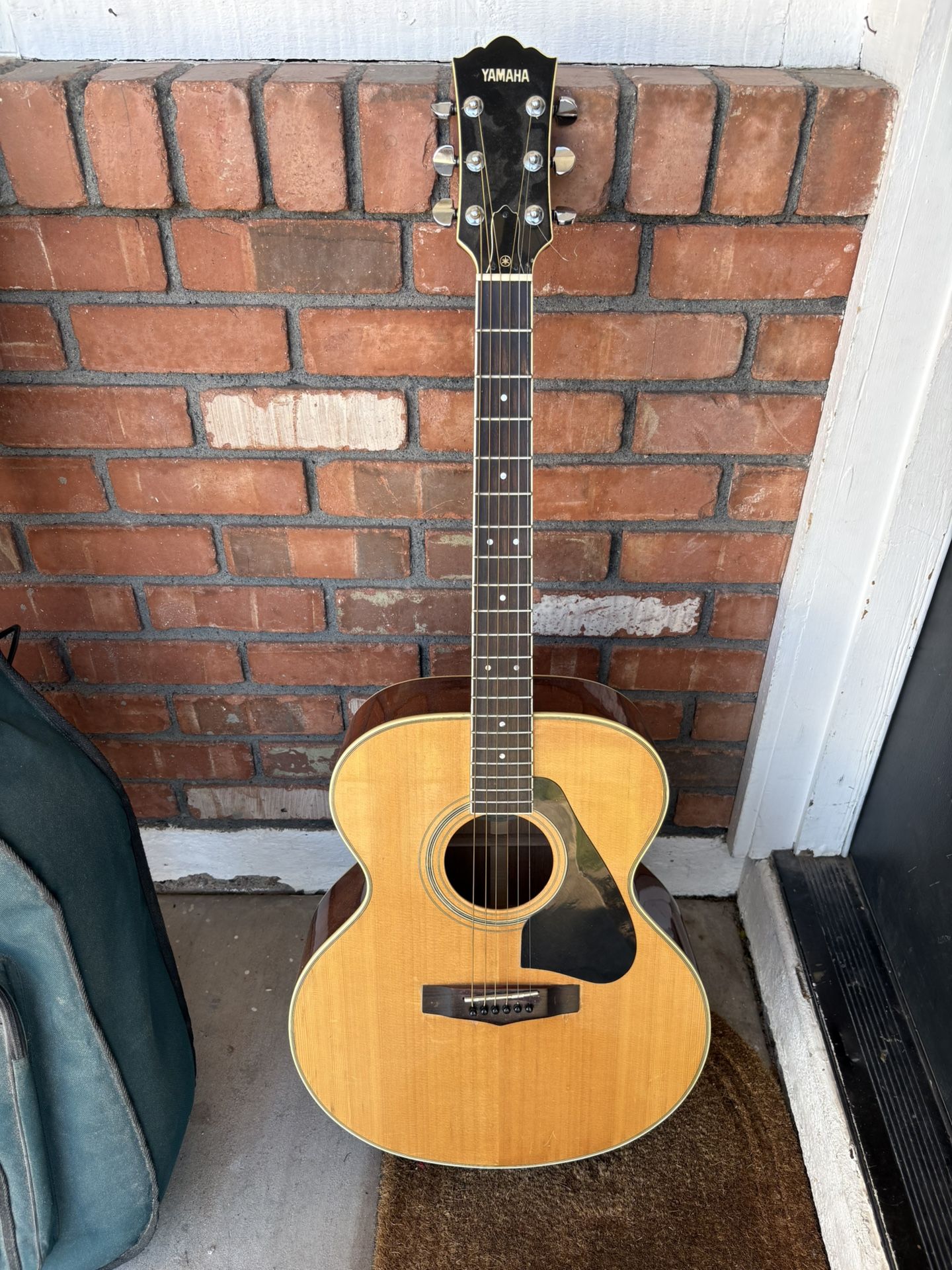 Yamaha Acoustic Guitar