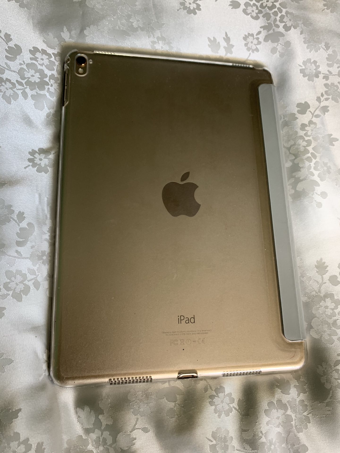 9.7” iPad PRO WiFi excellent shape