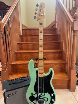 Squier Classic Vibe Precision Bass w/ Donner 30 Watt Bass Amp