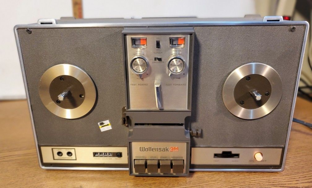WOLLENSAK 5730 Solid State Reel To Reel Stereophonic Tape Recorder. Â