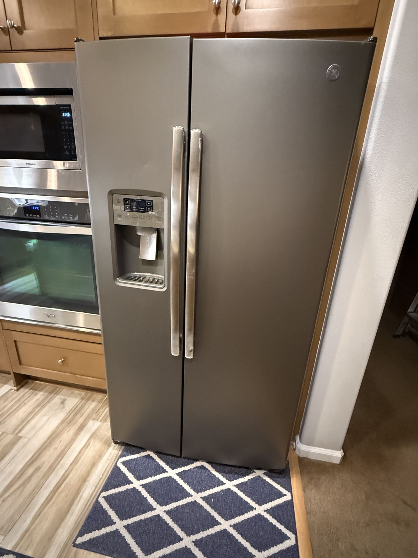 GE Refrigerator / Freezer For Sale