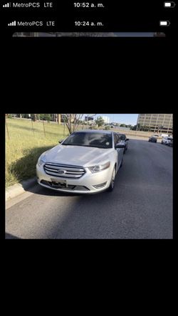 2017 ford taurus for parts.