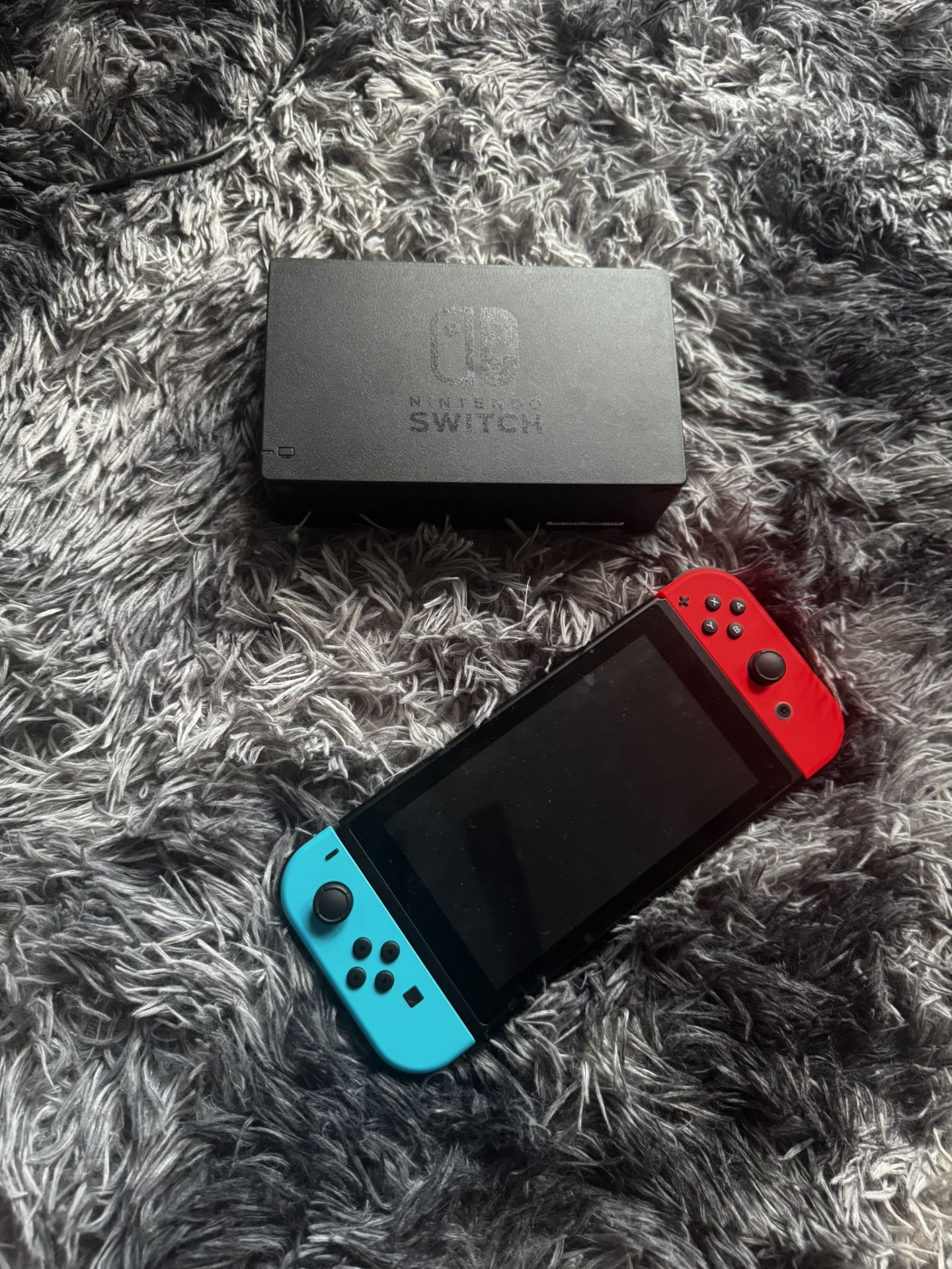 Selling my original Nintendo switch in excellent, barely used condition. All accessories named are original and fully functional. 