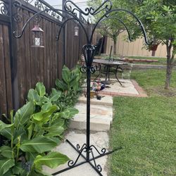 Metal tree for plants