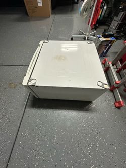 Laundry pedestal 27 in