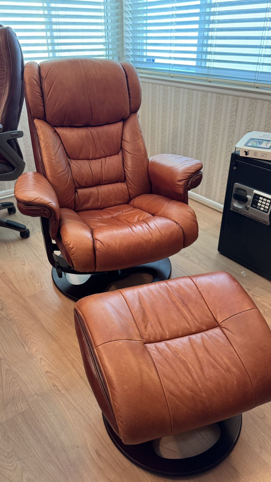 Mid Century Danish Modern Cuir Leather Lounge Chair w Ottoman Footrest