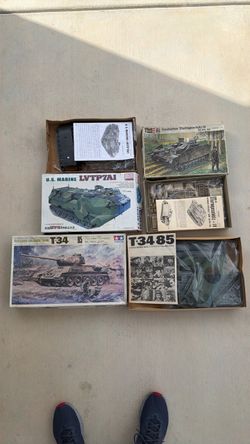 Military Tank Model Kit  vintage lot of 3