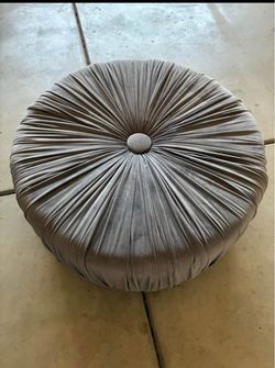 Round Tufted Velvet Ottoman Pouf