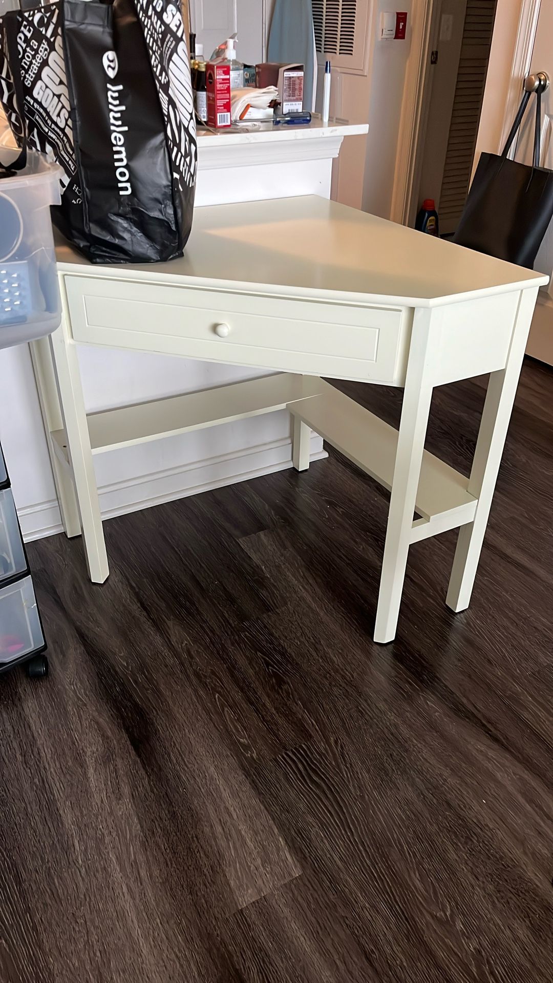 CORNER DESK