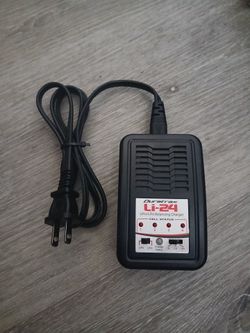 Duratrax Li-24 LiPo/LiFe lithium battery Balancing Charger