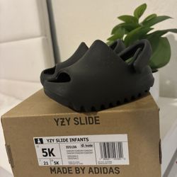 Toddler Yeezy Slides 