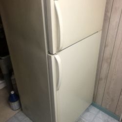 Refrigerator 
