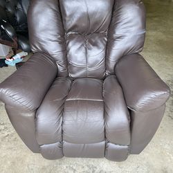 2 LazyBoy Rocker Recliners , Leather with Memory Foam   No rips or tares