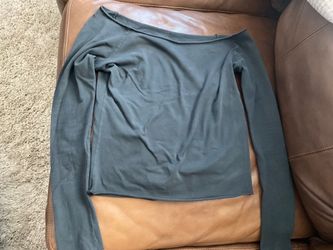 WOMEN’S LONG SLEEVE OFF THE SHOULDER TOP