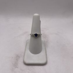18kt Gold Engagement Style Ring w/ Dia Chips